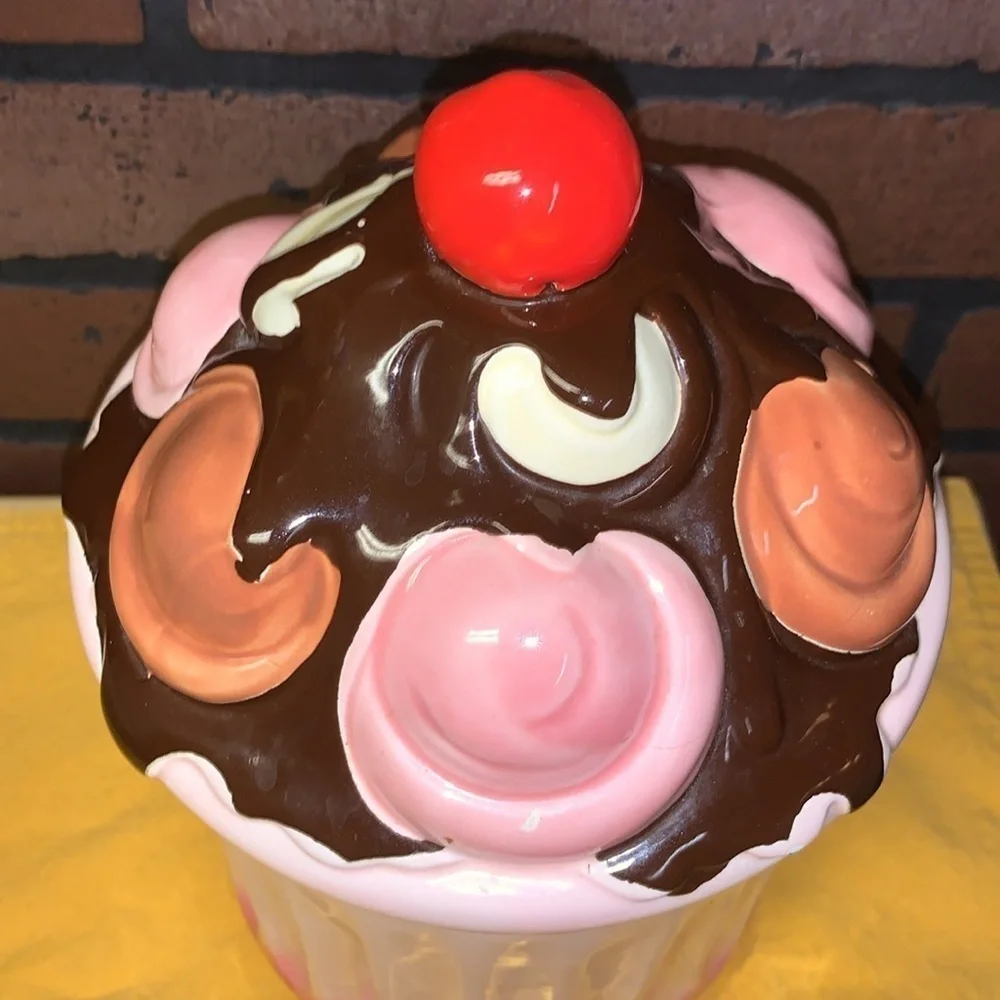 1979 Vintage Ceramic Hand Painted Cookie Jar Hot Fudge Sundae or Cupcake Dessert - Picture 3 of 13